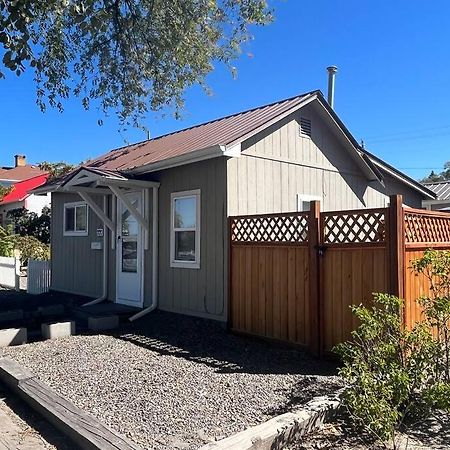 Cheerful Pet-Friendly Bungalow Right In Town モントローズ エクステリア 写真
