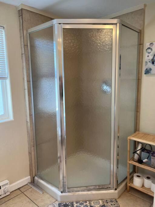Cheerful Pet-Friendly Bungalow Right In Town モントローズ エクステリア 写真